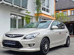 Beige Gebraucht 2011 Hyundai i30 Classic Limousine | 7.800 € (Teuer)