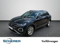 Deep black perleffekt (metallic) Neu 2025 VW T-Roc Move SUV | 33.590 € (Etwas zu teuer)