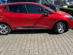 Rot Gebraucht 2015 Renault Clio IV LIMITED Kleinwagen | 6.800 € (Guter Preis)