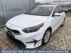 Casaweiß Gebraucht 2023 Kia Ceed Best Kleinwagen | 16.990 € (Guter Preis)