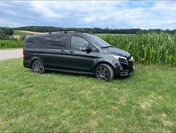 Grau Gebraucht 2019 Mercedes V220 AMG line Van / Kleinbus | 45.300 € (Fairer Preis)