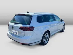 Gletscherweiß metallic Gebraucht 2023 VW Passat Business Kombi | 34.360 € (Teuer)