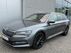 Grau Gebraucht 2023 Skoda Superb LAURIN & KLEMENT Kombi | 31.850 €