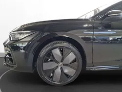 Grenadillschwarz metallic Gebraucht 2025 VW Passat R-line Kombi | 56.970 € (Teuer)