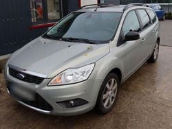 Grau Gebraucht 2010 Ford Focus Ghia Kombi | 3.000 € (Guter Preis)