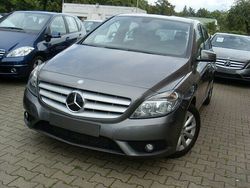 Grau metallic Gebraucht 2014 Mercedes B180 Van / Kleinbus | 12.990 € (Fairer Preis)