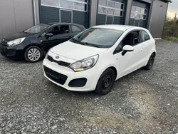 Weiß Gebraucht 2013 Kia Rio 2 Limousine | 4.190 € (Guter Preis)