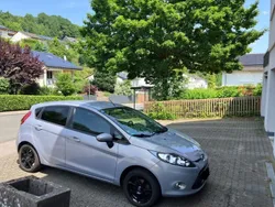 Grau Gebraucht 2012 Ford Fiesta Champions Edition Kleinwagen | 5.490 € (Fairer Preis)