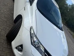 Weiß Gebraucht 2014 Toyota Auris Hybrid Kombi | 11.899 € (Fairer Preis)