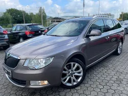 Grau Gebraucht 2012 Skoda Superb Comfort Kombi | 3.490 € (Superpreis)