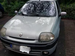 Silber Gebraucht 1999 Renault Clio II Kleinwagen | 600 € (Fairer Preis)
