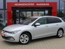 Reflexsilber metallic Gebraucht 2024 VW Golf VIII Life Kombi | 27.480 € (Fairer Preis)