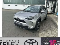 Silber Neu 2025 Toyota Yaris Cross Team SUV | 32.160 € (Etwas zu teuer)