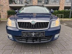 Blau Gebraucht 2011 Skoda Octavia Ambiente Kombi | 3.300 € (Guter Preis)