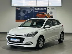 Weiß Gebraucht 2016 Hyundai i20 Classic Kleinwagen | 7.999 € (Fairer Preis)