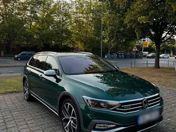 Grün Gebraucht 2021 VW Passat Alltrack Kombi | 29.950 € (Fairer Preis)