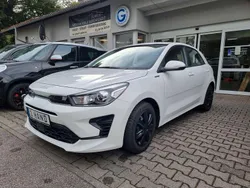 Weiß Gebraucht 2023 Kia Rio Vision Limousine | 12.900 € (Guter Preis)