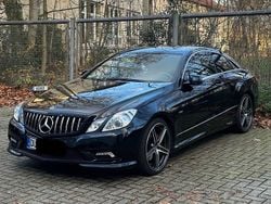 Schwarz Gebraucht 2011 Mercedes E250 Sport Coupé | 13.500 € (Fairer Preis)