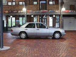 Silber Gebraucht 1995 Mercedes E280 Limousine | 14.990 €