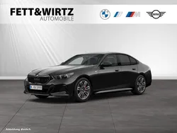 Saphirschwarz metallic Neu 2025 BMW 520 M Sport Limousine | 65.490 € (Teuer)