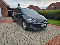 Schwarz Gebraucht 2017 VW Touran Highline Van / Kleinbus | 17.500 € (Fairer Preis)
