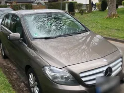 Gold Gebraucht 2013 Mercedes B180 Van / Kleinbus | 6.990 €