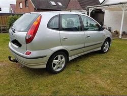 Silber Gebraucht 2002 Nissan Almera Tino Van / Kleinbus | 3.250 € (Teuer)