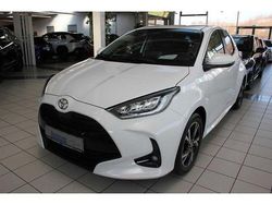 Platinweiss metallic Gebraucht 2024 Toyota Yaris Hybrid Team Kleinwagen | 24.490 € (Fairer Preis)