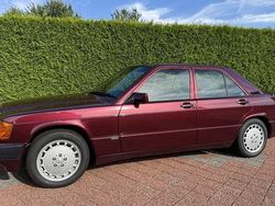 Rot Gebraucht 1992 Mercedes 190 Avantgarde Limousine | 14.500 €