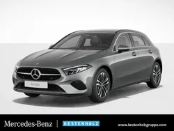 Grau Gebraucht 2024 Mercedes A200 Progressive Limousine | 30.980 € (Fairer Preis)