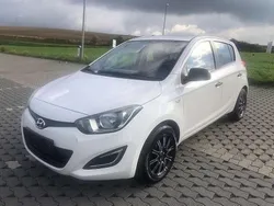Weiß Gebraucht 2013 Hyundai i20 Edition Limousine | 2.999 € (Guter Preis)