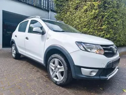 Weiß Gebraucht 2015 Dacia Sandero Stepway Kleinwagen | 4.200 € (Fairer Preis)