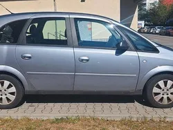 Grau Gebraucht 2004 Opel Meriva Van / Kleinbus | 749 € (Superpreis)