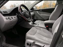 Grau Gebraucht 2006 VW Passat Limousine | 3.500 € (Etwas zu teuer)