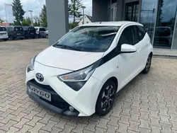 Weiß Gebraucht 2020 Toyota Aygo Play Kleinwagen | 10.999 € (Fairer Preis)