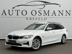 Alpinweiss iii Gebraucht 2022 BMW 330e Advantage Kombi | 26.500 € (Superpreis)