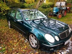 Grün Gebraucht 2003 Mercedes E500 Kombi | 3.250 €