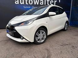 Weiß Gebraucht 2018 Toyota Aygo X-play Kleinwagen | 8.600 € (Fairer Preis)