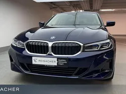 Tansanitblau ii metallic Gebraucht 2024 BMW 330e Shadowline Limousine | 46.749 € (Guter Preis)