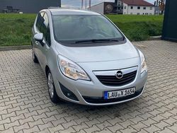 Grau Gebraucht 2010 Opel Meriva Van / Kleinbus | 3.500 € (Fairer Preis)
