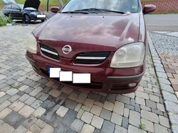 Rot Gebraucht 2004 Nissan Almera Tino Van / Kleinbus | 1.200 € (Guter Preis)
