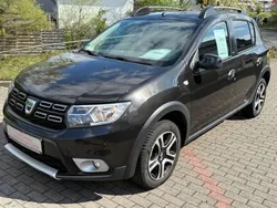 Schwarz Gebraucht 2018 Dacia Sandero Celebration Kleinwagen | 10.790 € (Fairer Preis)