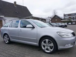 Brilliantsilber metallic Gebraucht 2010 Skoda Octavia Ambiente Kombi | 7.499 € (Fairer Preis)