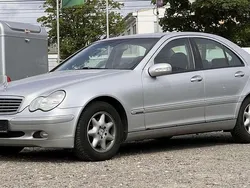 Brillantsilber metalliclack Gebraucht 2002 Mercedes C200 Elegance Limousine | 1.990 € (Guter Preis)