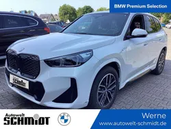 Alpinweiß Gebraucht 2024 BMW iX1 M Sport SUV | 42.790 € (Fairer Preis)