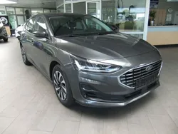 Grau Gebraucht 2023 Ford Focus Titanium Limousine | 23.599 € (Fairer Preis)