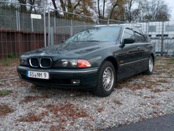 Grün Gebraucht 2000 BMW 523 Kombi | 3.500 € (Fairer Preis)