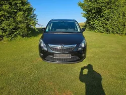 Schwarz Gebraucht 2013 Opel Zafira Tourer Van / Kleinbus | 8.900 € (Guter Preis)