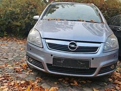 Silber Gebraucht 2006 Opel Zafira Kombi | 1.100 €