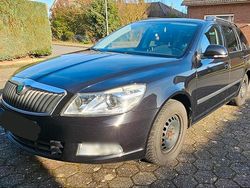 Schwarz Gebraucht 2013 Skoda Octavia Kombi | 4.150 € (Guter Preis)